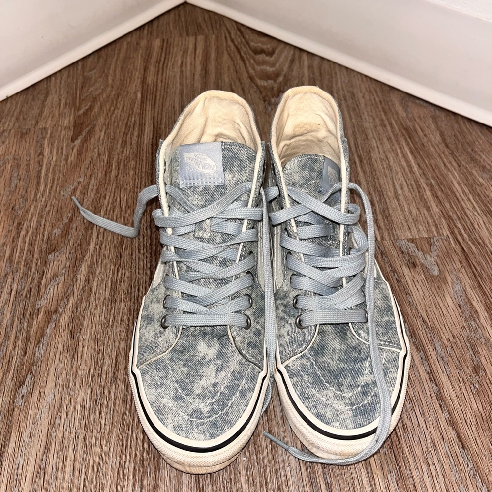 Vans - Picture 2 of 2